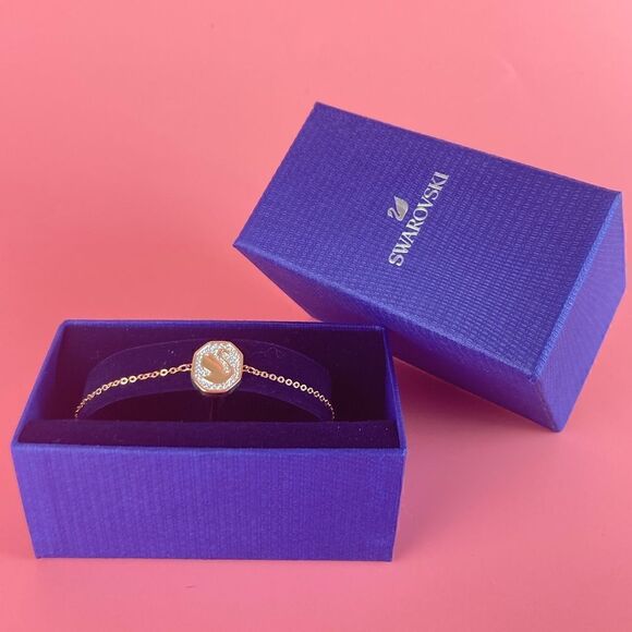 Swarovski Signum bracelet
Swan, White, Rose gold-tone plated - Picture 3 of 6